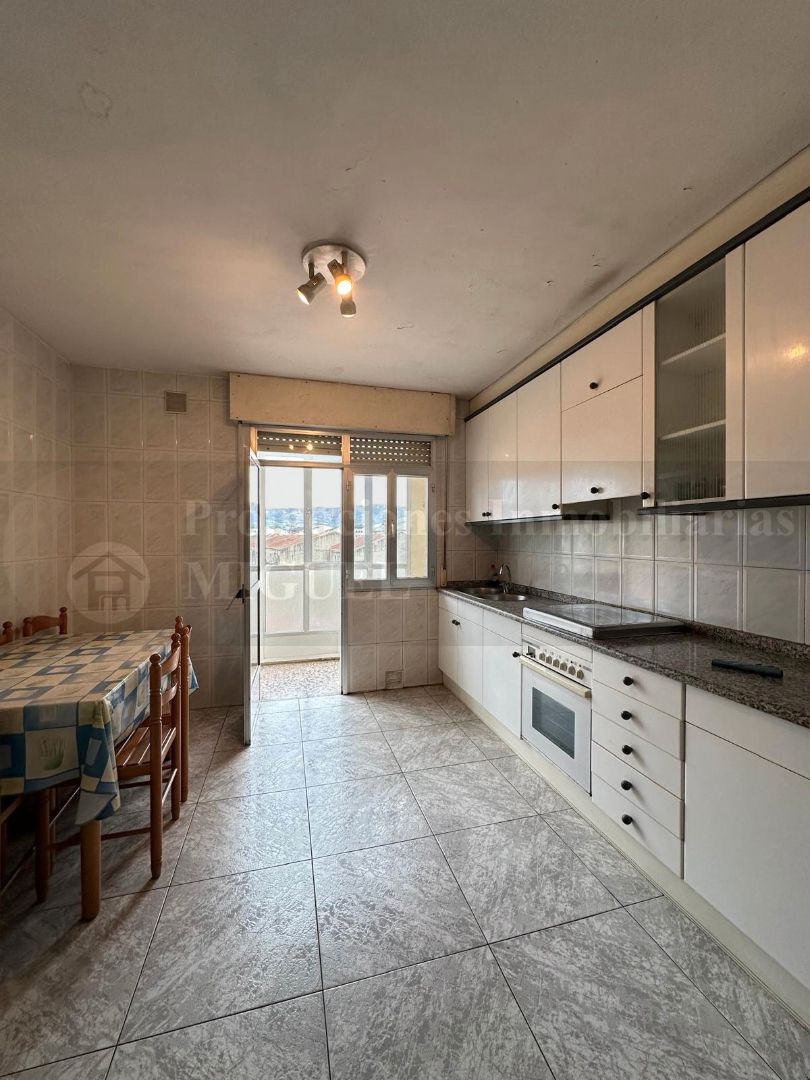 Kitchen of Flat for sale in Verín  with Heating, Storage room and Furnished
