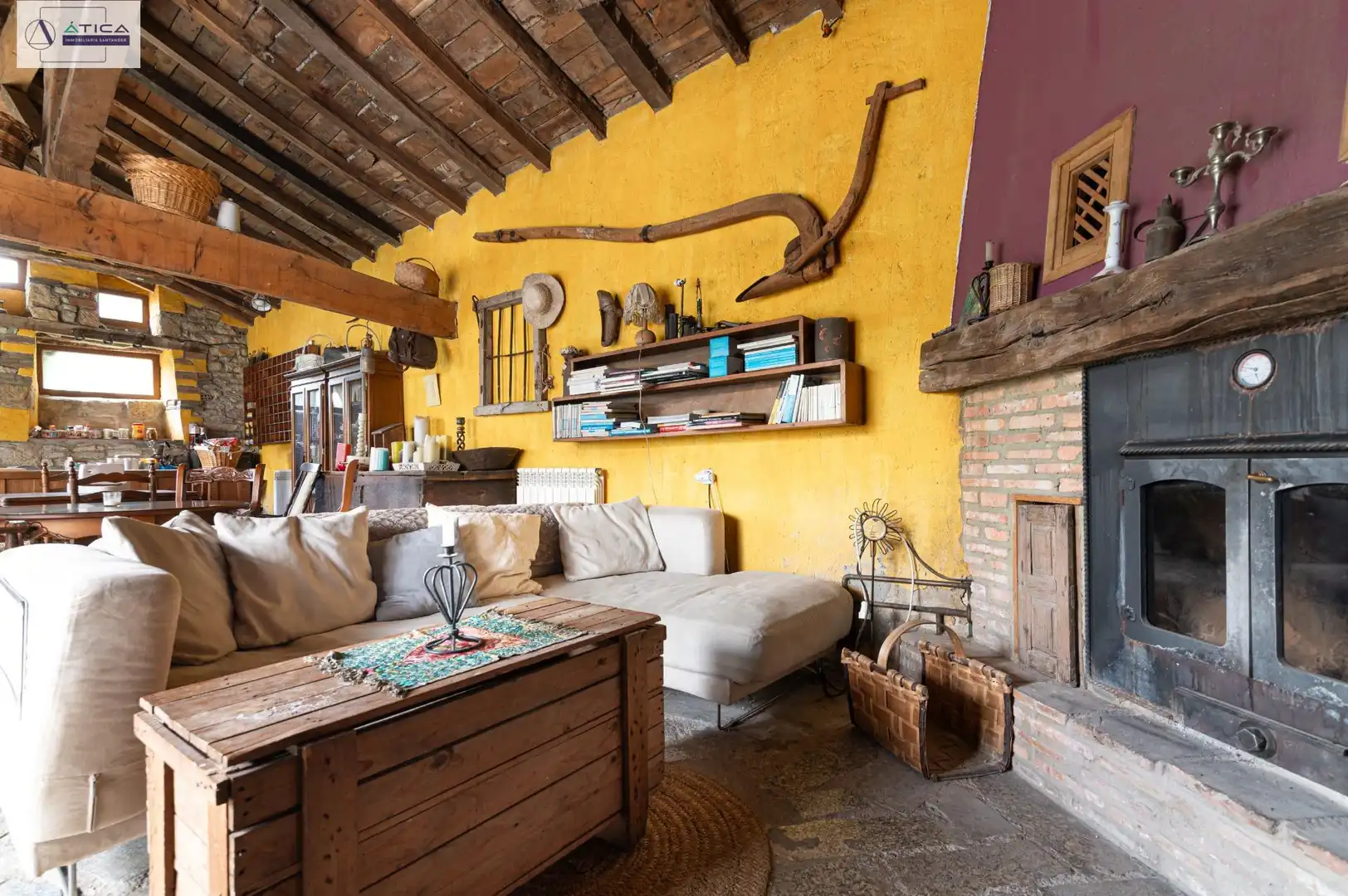 Sala d'estar de Edifici en venda en Valle de Valdebezana
