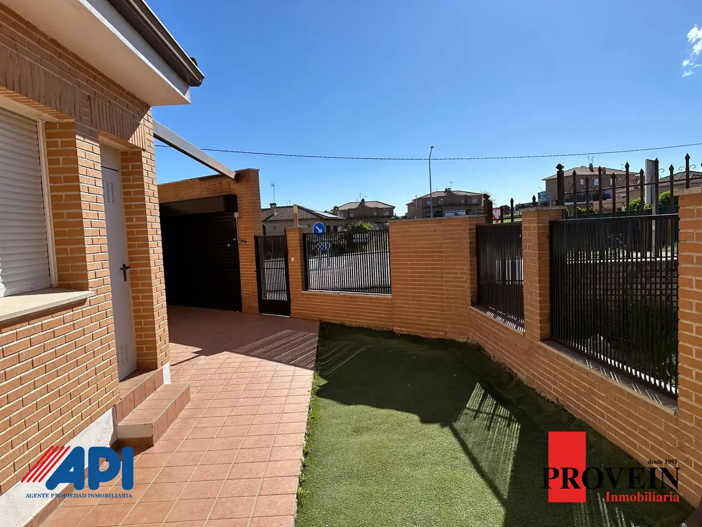 Terrassa de Casa adosada en venda en Santa Cruz del Retamar amb Calefacció, Jardí privat i Forn