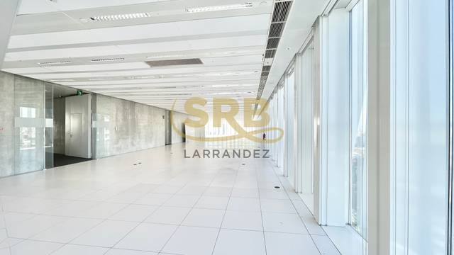 Oficina en Alquiler en Plaça d'Ernest Lluch i Martin en El Besós i el Maresme