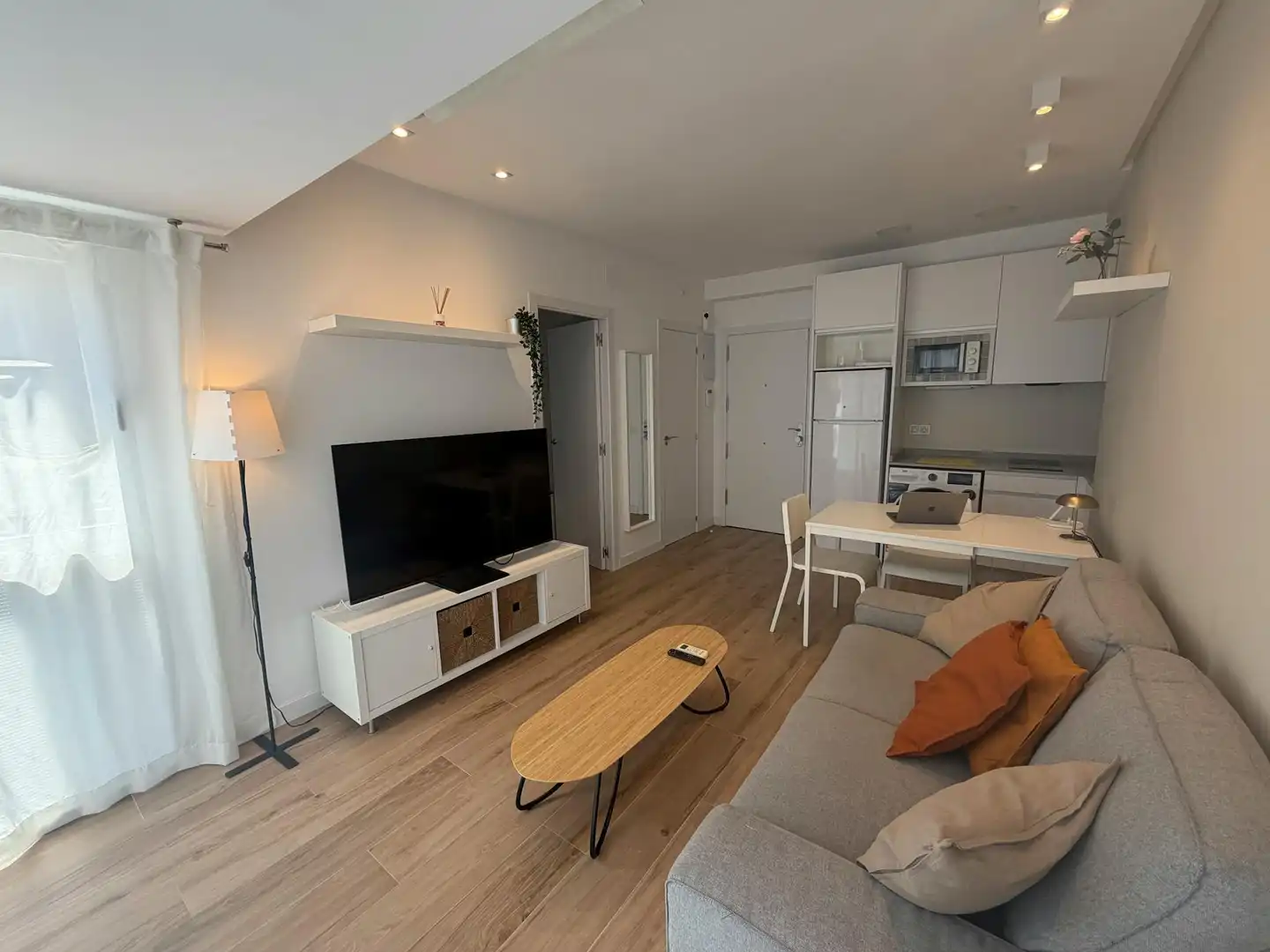 Living room of Flat for rent in Madrid  with Air Conditioner, Heating and Furnished