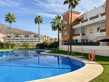 Pis amb piscina en venda a Calle Helios