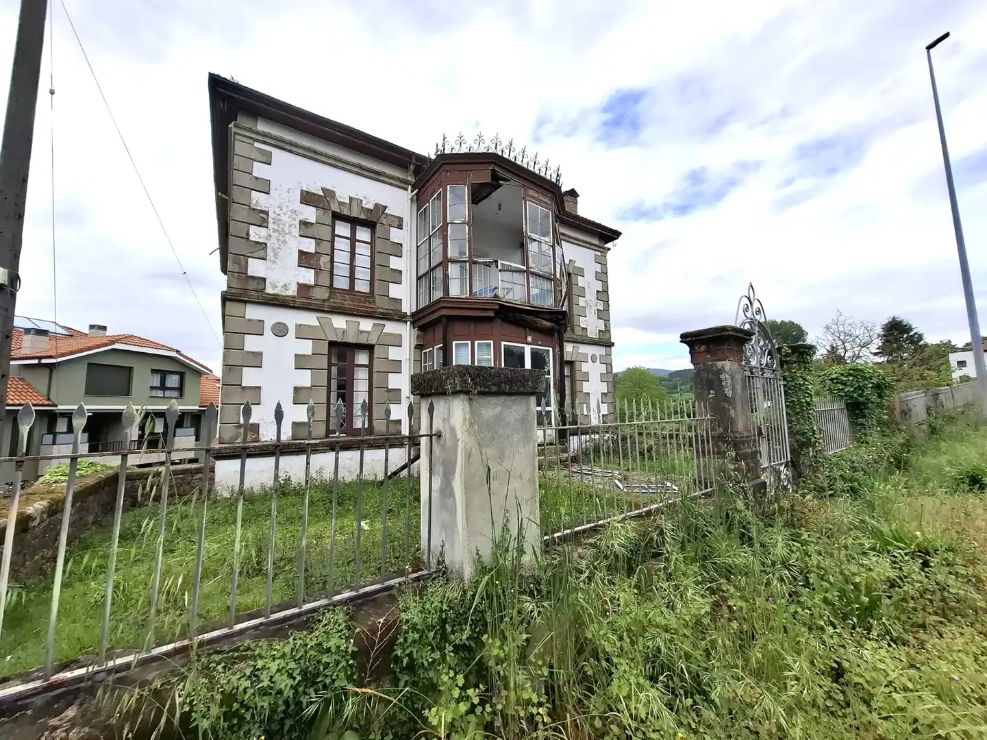 Vista exterior de Casa o xalet en venda en Reocín amb Jardí privat i Traster