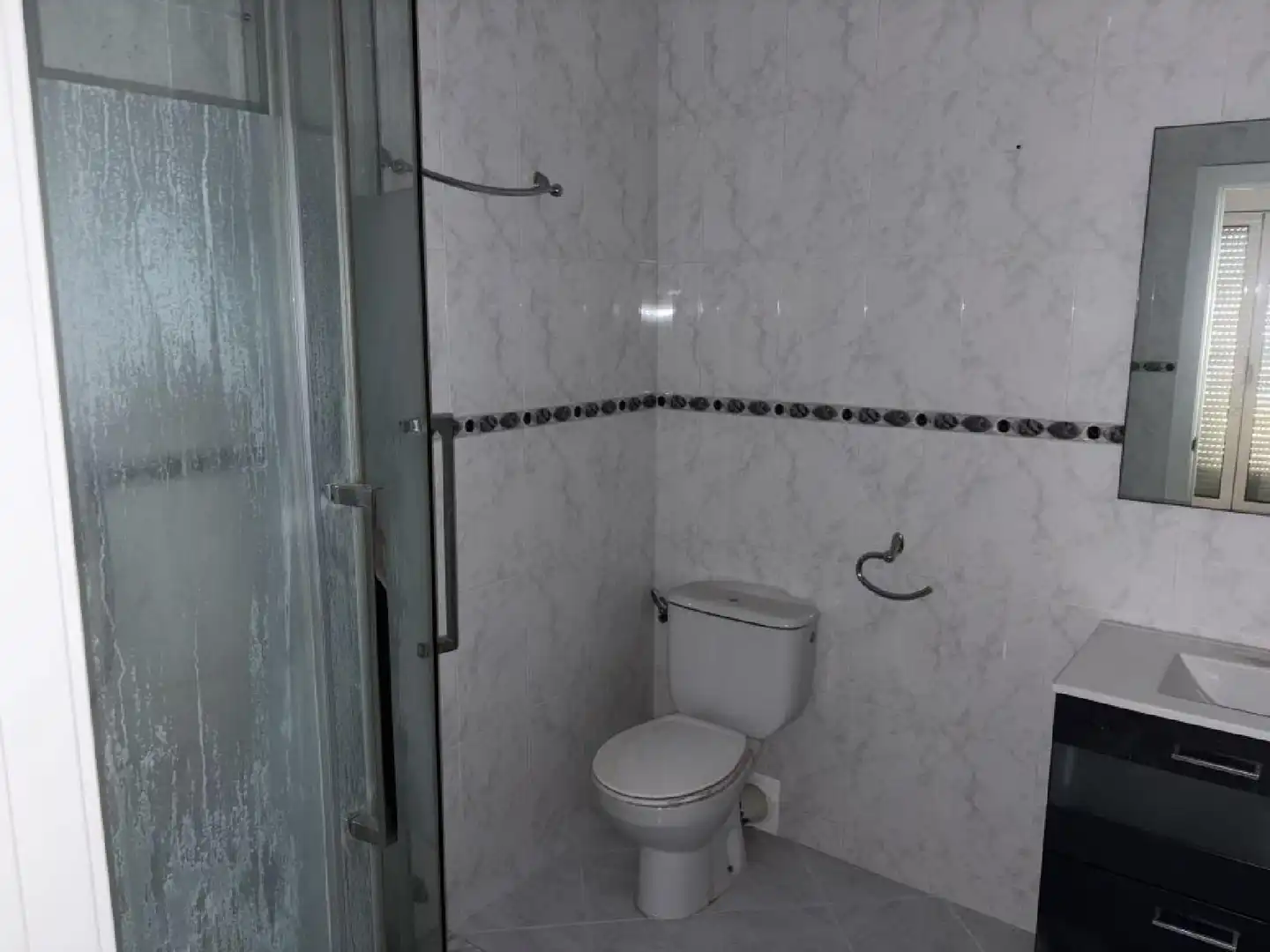 Baño de Piso en venta en La Pobla de Montornès   con Terraza