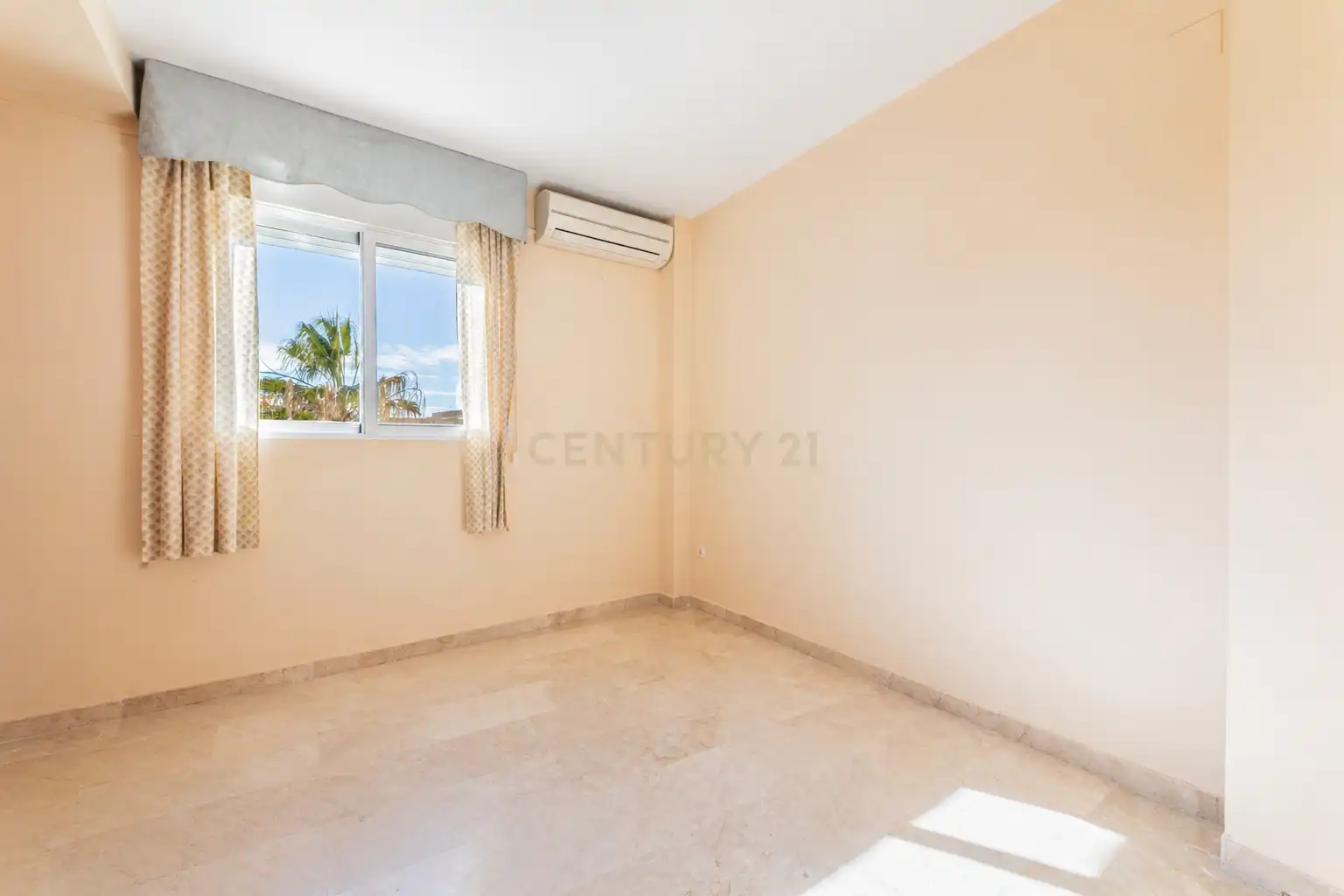 Habitación de Piso en venta en Valencia con Aire acondicionado, Trastero y Horno
