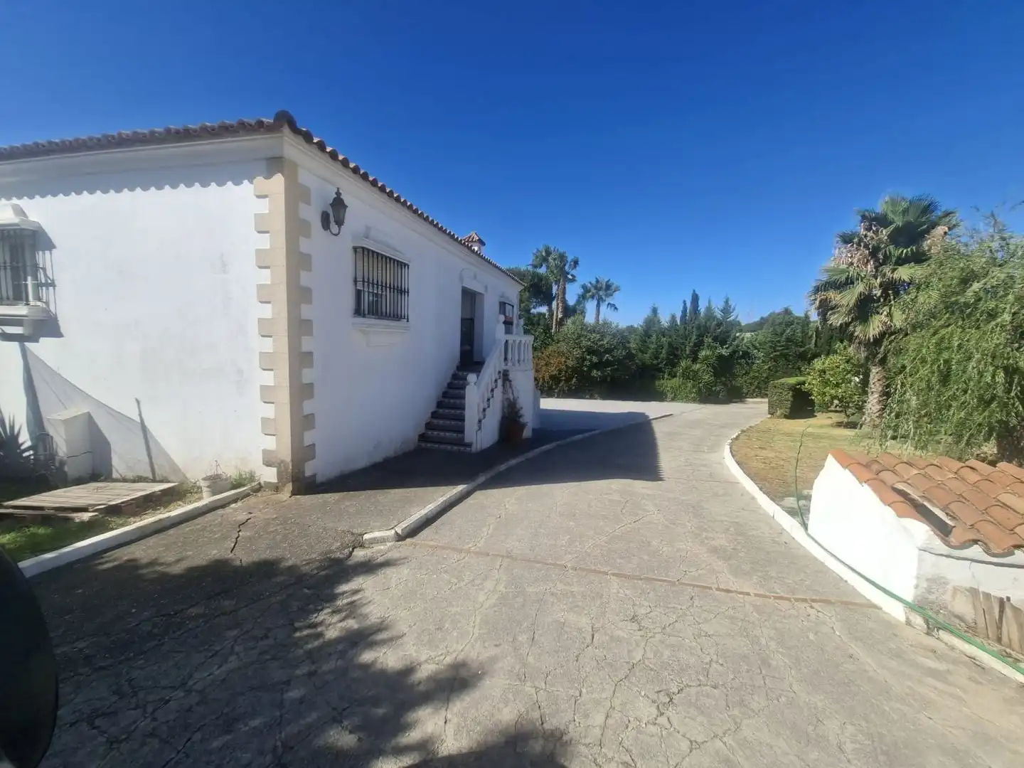 Vista exterior de Casa o xalet en venda en San Roque amb Aire condicionat, Calefacció i Jardí privat