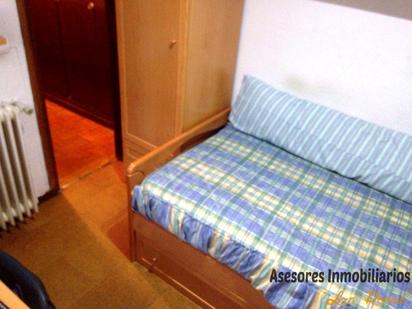 Bedroom of Flat for sale in  Madrid Capital  with Air Conditioner, Parquet flooring and Terrace