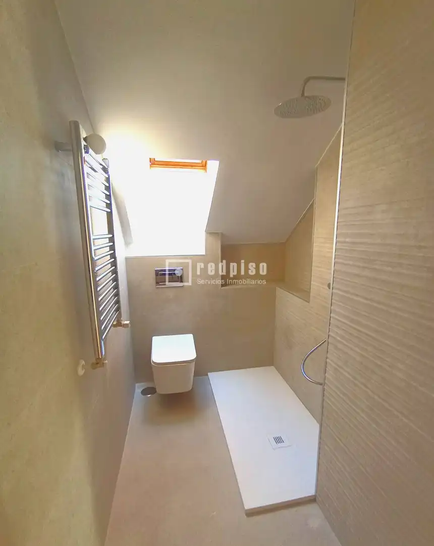 Badezimmer von Dachboden zum Verkauf in Madrid mit Klimaanlage, Heizung und Parkett
