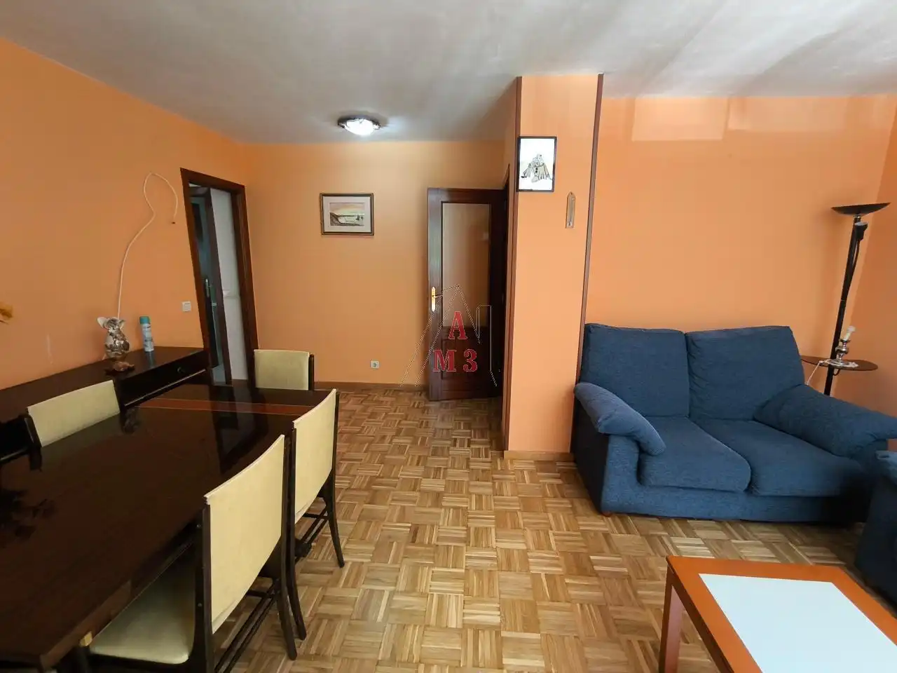 Sala d'estar de Pis en venda en León Capital  amb Calefacció, Parquet i Traster