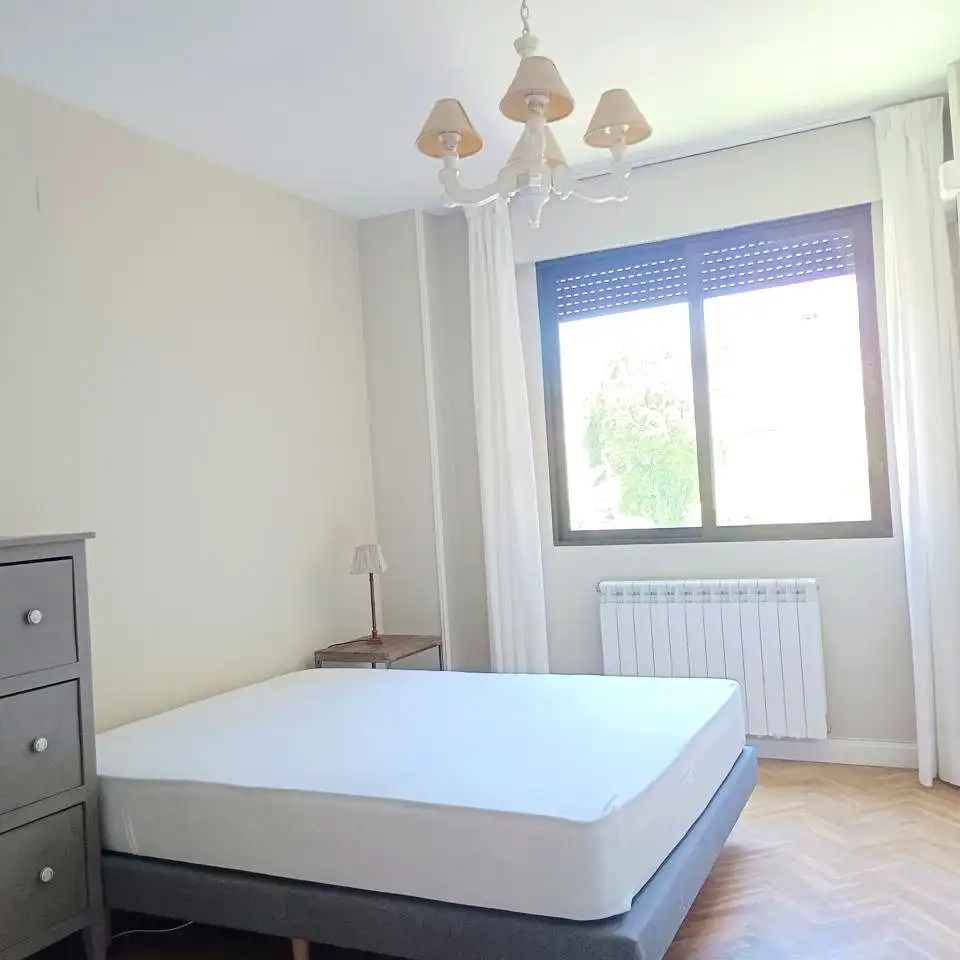 Bedroom of Flat for rent in Madrid  with Air Conditioner, Heating and Parquet flooring