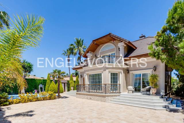 Casa-chalet en Venta en Rojales