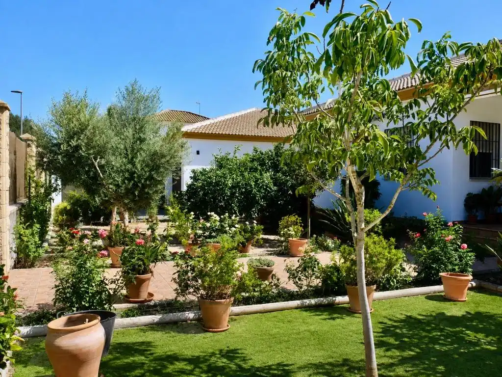 Jardín de Casa o chalet en venta en Hinojos con Aire acondicionado, Jardín privado y Terraza