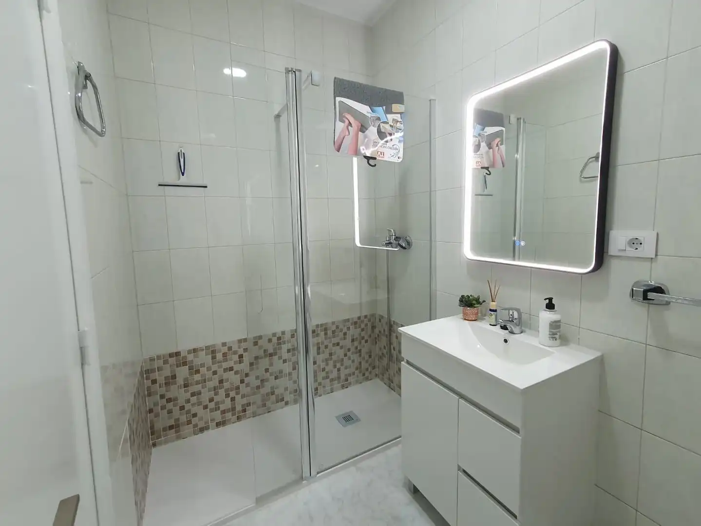 Badezimmer von Wohnung zur Miete in A Ponte