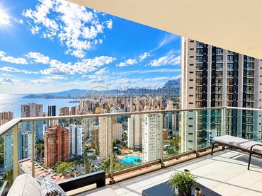 Apartament amb piscina en venda a Calle VIENA 8