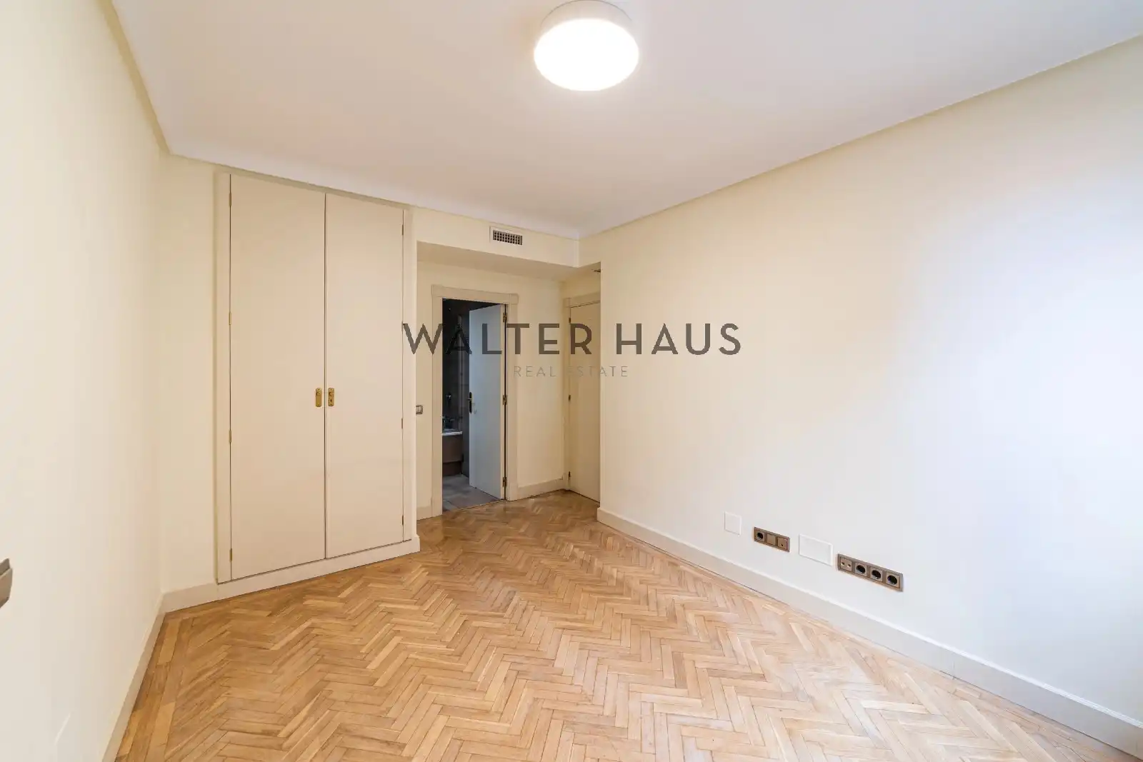 Bedroom of Flat for rent in Madrid  with Air Conditioner, Heating and Terrace