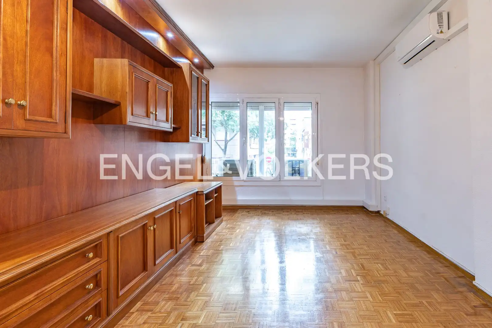 Wohnzimmer von Wohnung zum Verkauf in Barcelona mit Klimaanlage, Heizung und Parkett