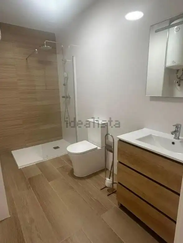 Baño de Planta baja de alquiler en Alicante / Alacant con Amueblado