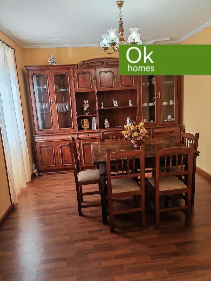 Comedor de Casa adosada de alquiler en Curtis con Calefacción, Trastero y Amueblado