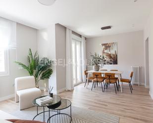 Sala d'estar de Apartament en venda en  Madrid Capital amb Aire condicionat, Calefacció i Terrassa