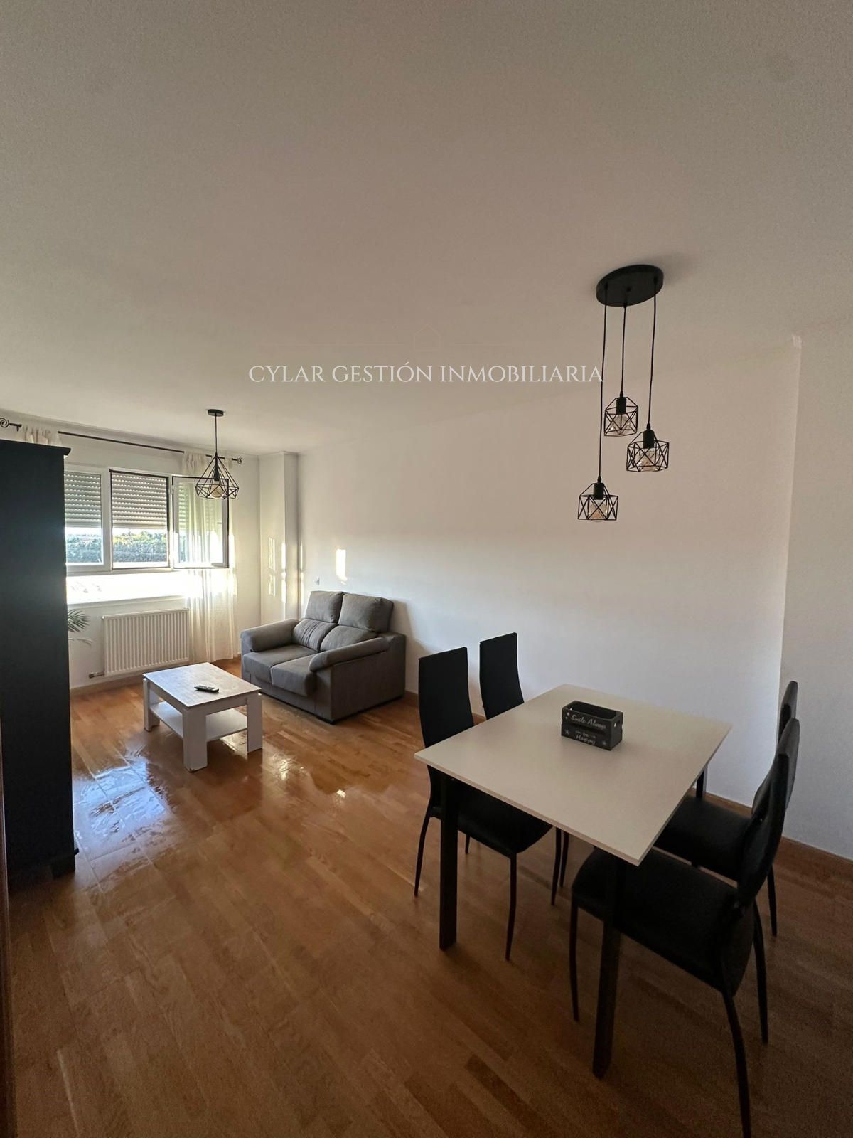 Sala de estar de Piso en venta en Villares de la Reina con Calefacción y Terraza
