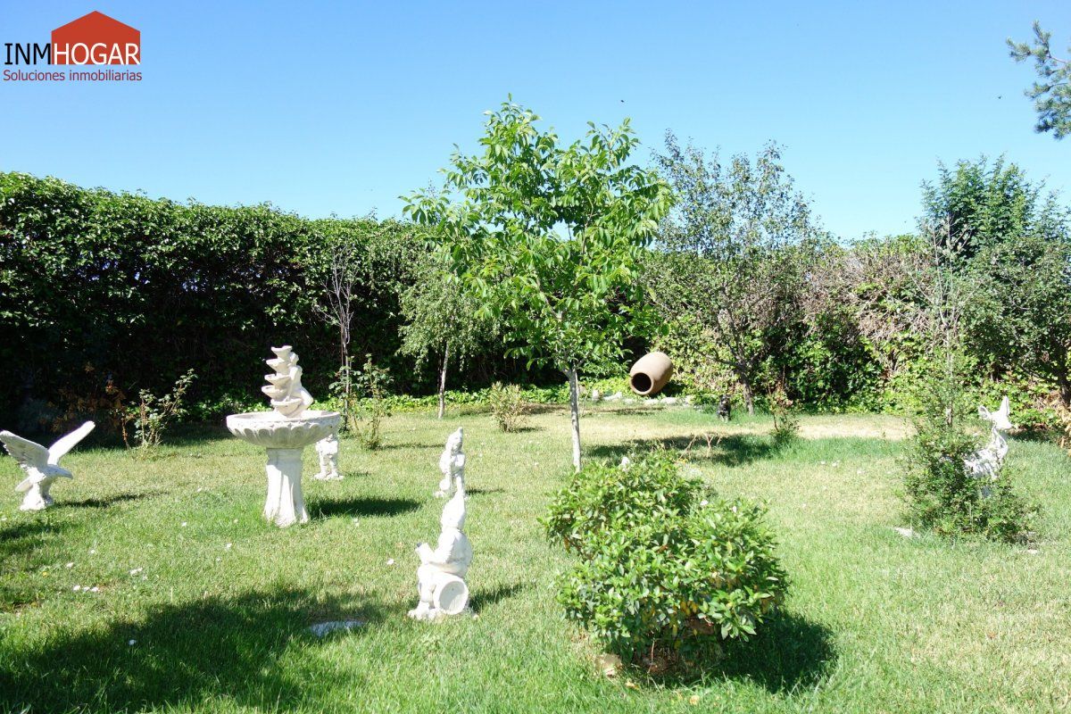 Jardí de Finca rústica en venda en Ávila Capital amb Calefacció, Jardí privat i Terrassa