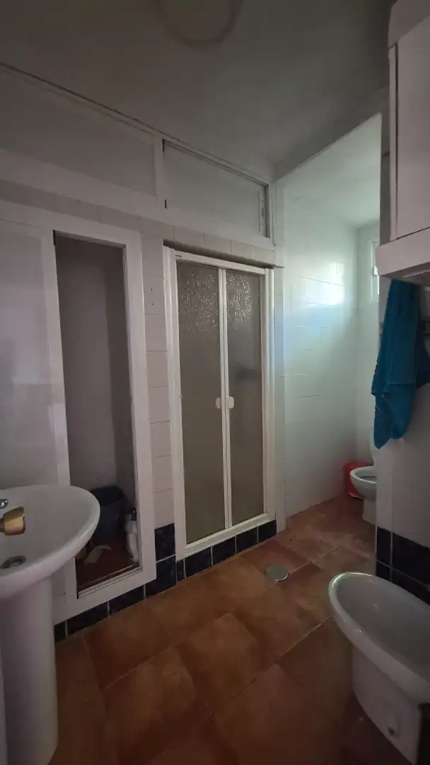 Bany de Finca rústica en venda en Los Barrios amb Jardí privat, Terrassa i Piscina