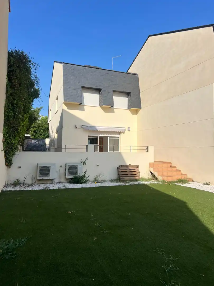 Vista exterior de Casa adosada en venta en Rocafort con Aire acondicionado, Calefacción y Jardín privado
