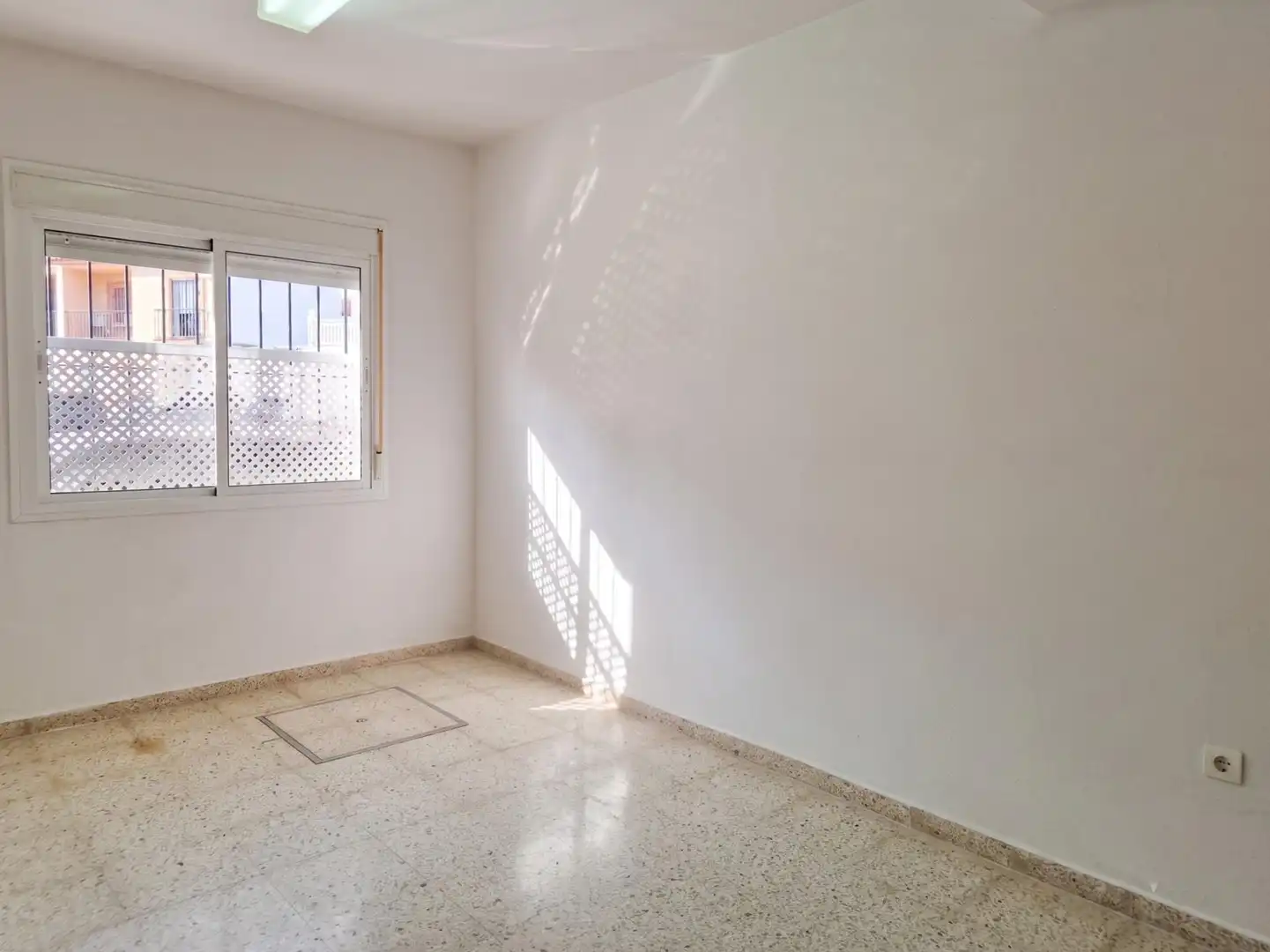 Dormitori de Casa adosada en venda en Umbrete amb Aire condicionat, Calefacció i Jardí privat