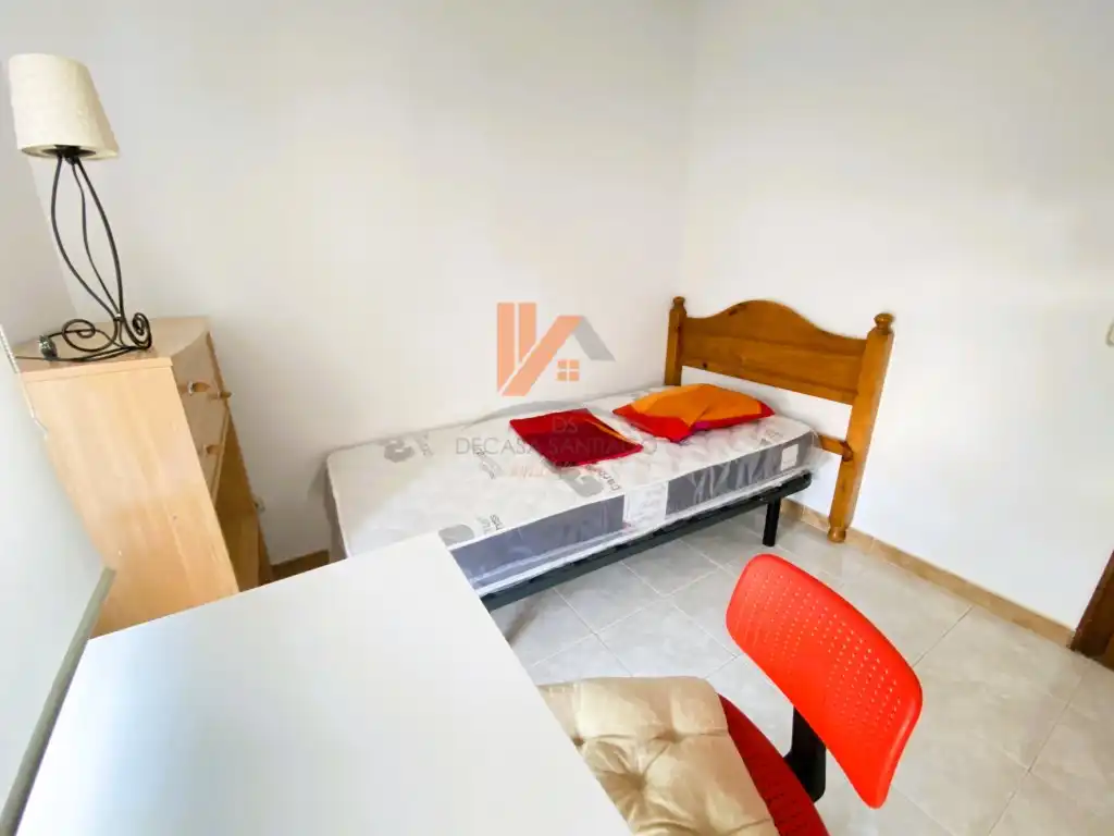 Bedroom of Flat for rent in Santiago de Compostela   with Furnished
