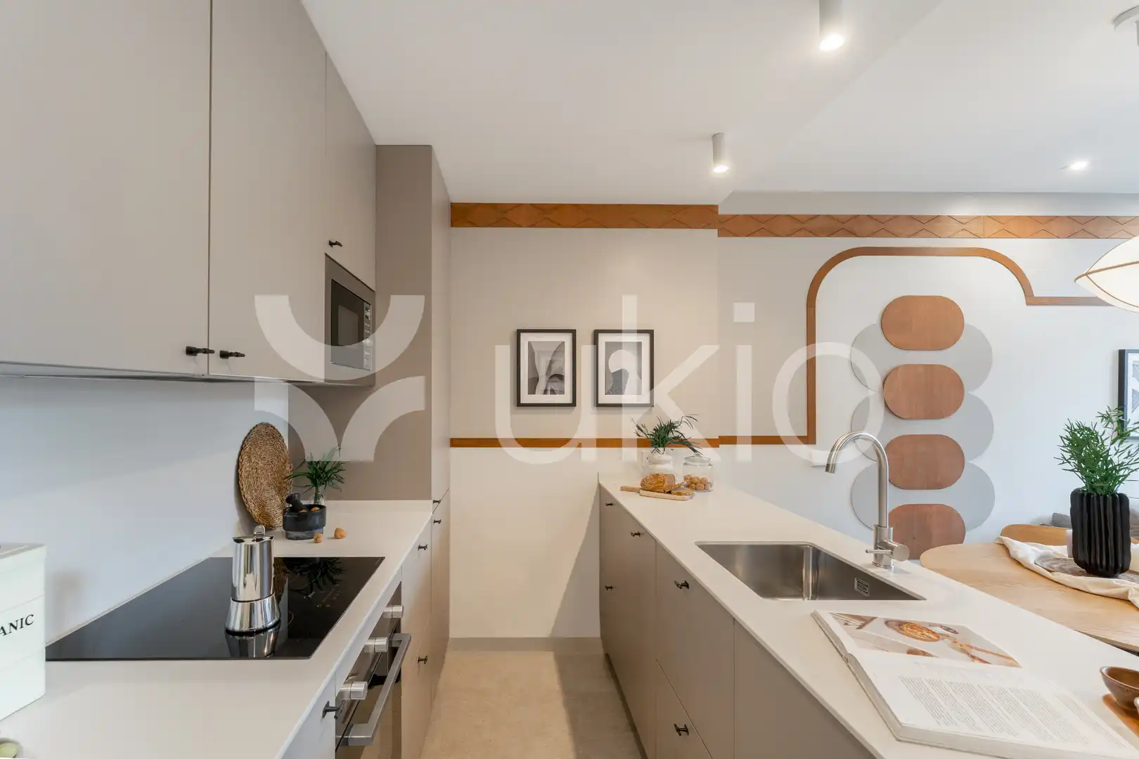 Cuina de Apartament de lloguer en Madrid amb Aire condicionat, Calefacció i Moblat