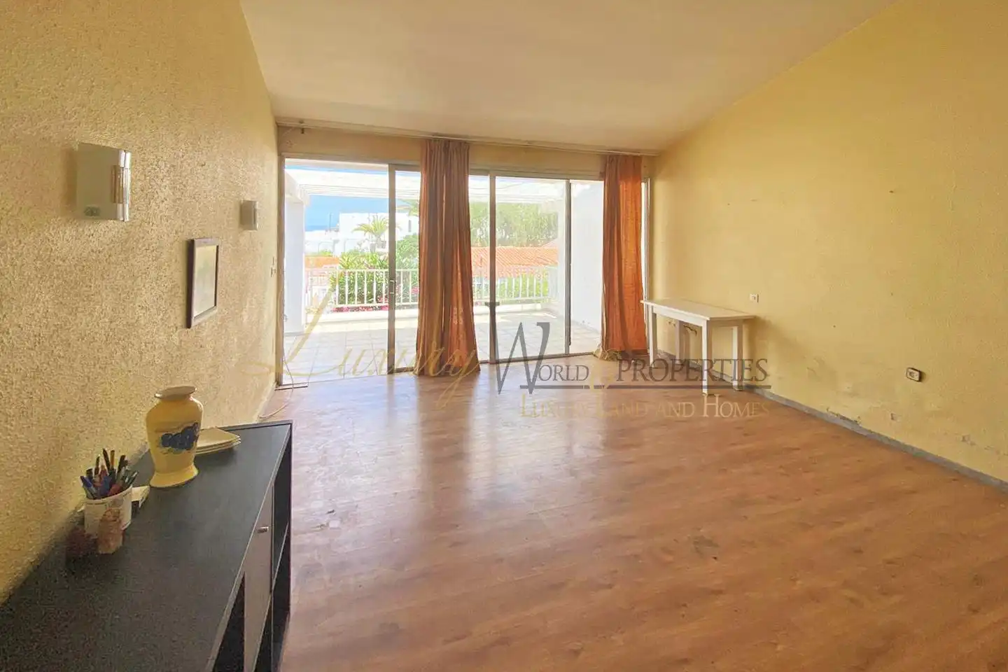 Dormitori de Apartament en venda en Adeje amb Terrassa i Piscina comunitària
