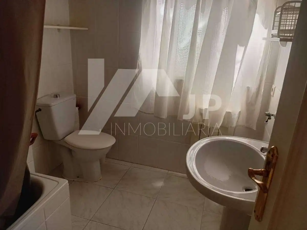 Baño de Ático de alquiler en Granada con Aire acondicionado, Calefacción y Terraza