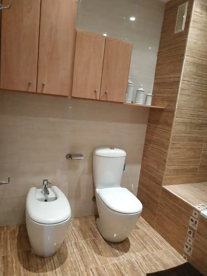 Baño de Piso de alquiler en Valencia con Amueblado, Horno y Lavadora