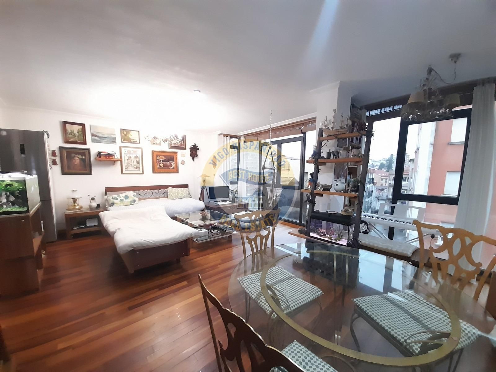 Sala d'estar de Pis en venda en Vigo  amb Calefacció