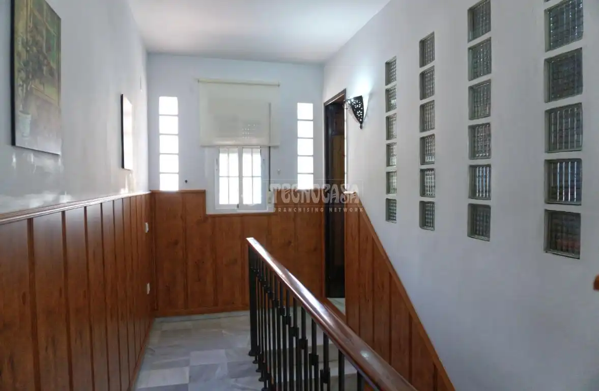 Casa adosada en venda en La Rinconada amb Aire condicionat i Parquet