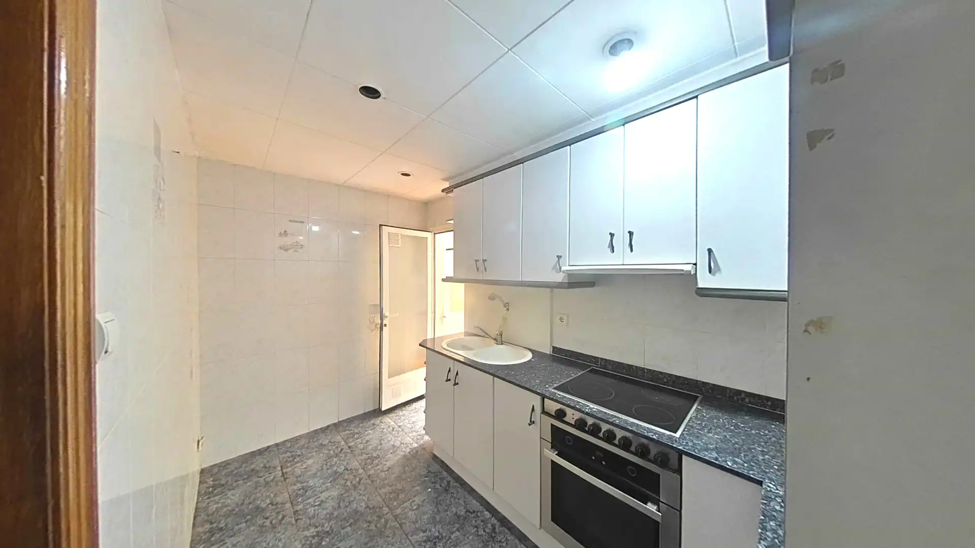 Cuina de Apartament en venda en Terrassa amb Aire condicionat i Balcó