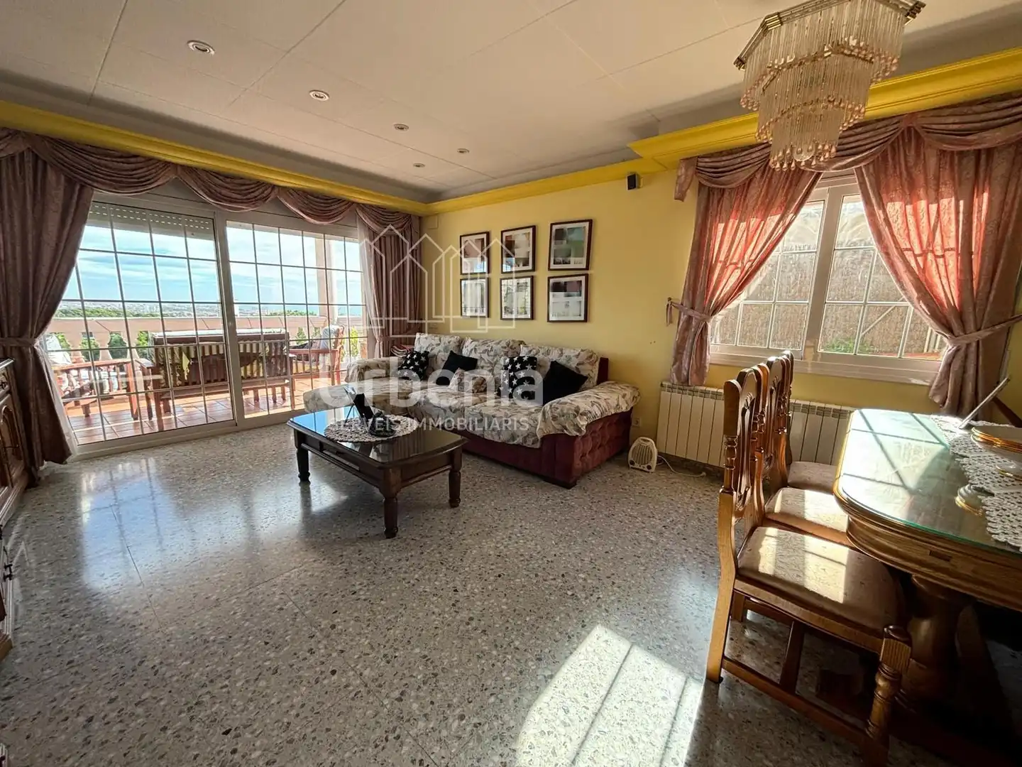 Sala d'estar de Casa o xalet en venda en Calella amb Calefacció i Piscina