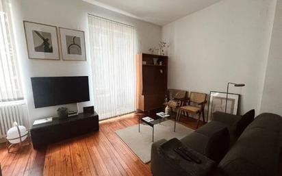 Sala d'estar de Pis en venda en Bilbao  amb Calefacció i Moblat