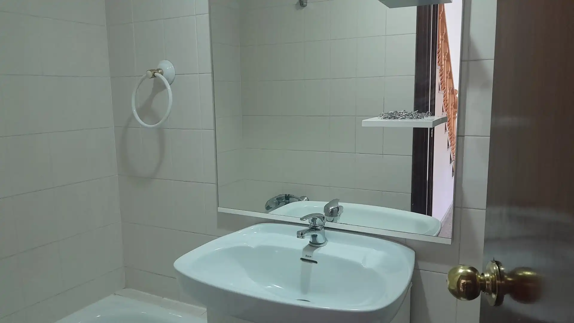 Bany de Casa o xalet en venda en Ripollet amb Calefacció, Terrassa i Traster