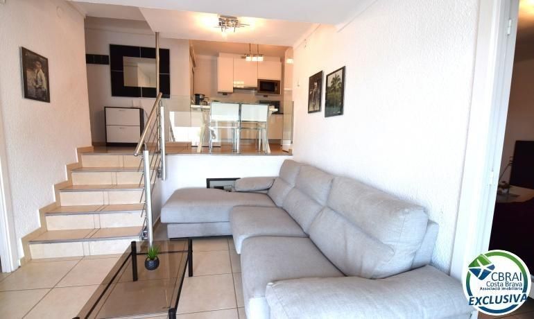 Sala de estar de Apartamento en venta en Empuriabrava con Aire acondicionado, Terraza y Amueblado