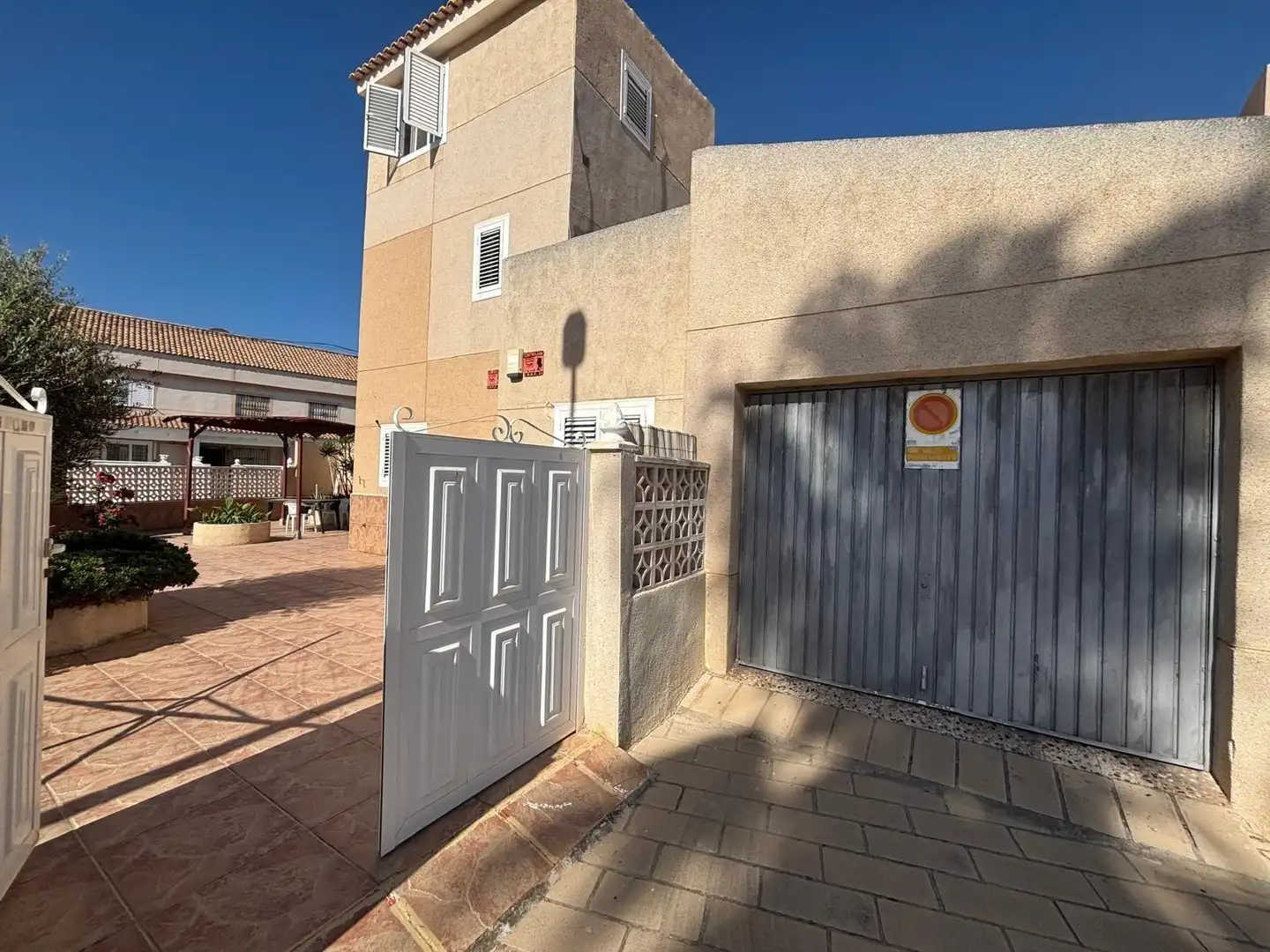 Vista exterior de Casa o chalet en venta en Torrevieja con Terraza y Piscina comunitaria