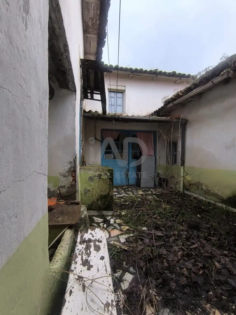 Vista exterior de Casa o xalet en venda en Santa Marina del Rey amb Calefacció