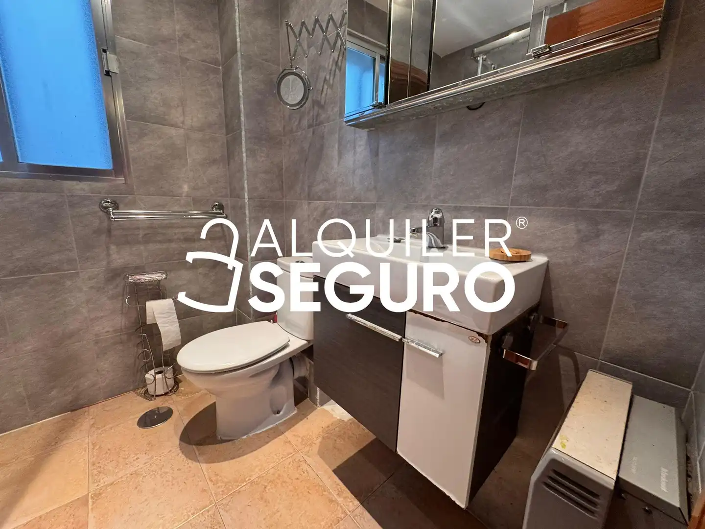 Bathroom of Flat for rent in Madrid  with Heating, Terrace and Furnished