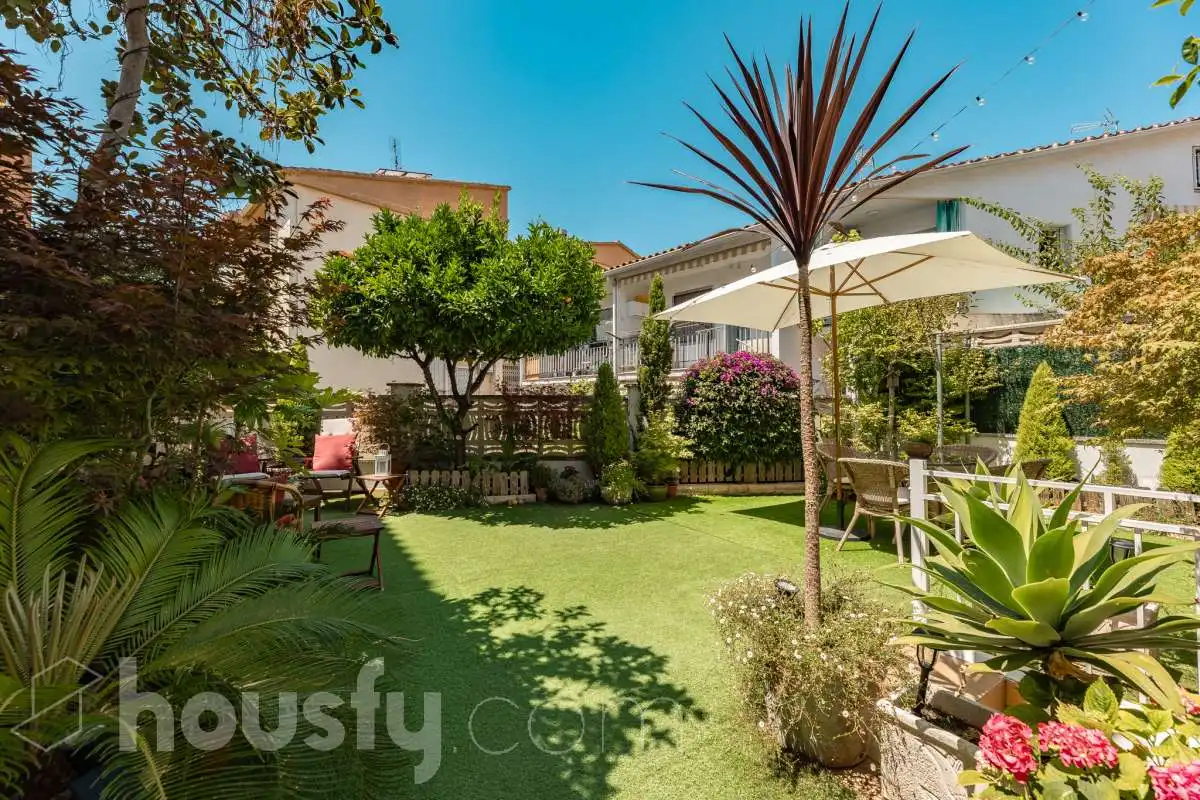 Detached homes for sale in Calle Santiago Rusiñol, Coma-ruga platja
