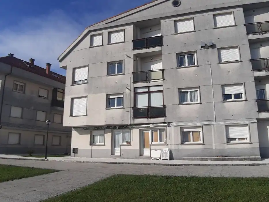 Außenansicht von Wohnung zur Miete in Boiro mit Heizung, Privatgarten und Parkett