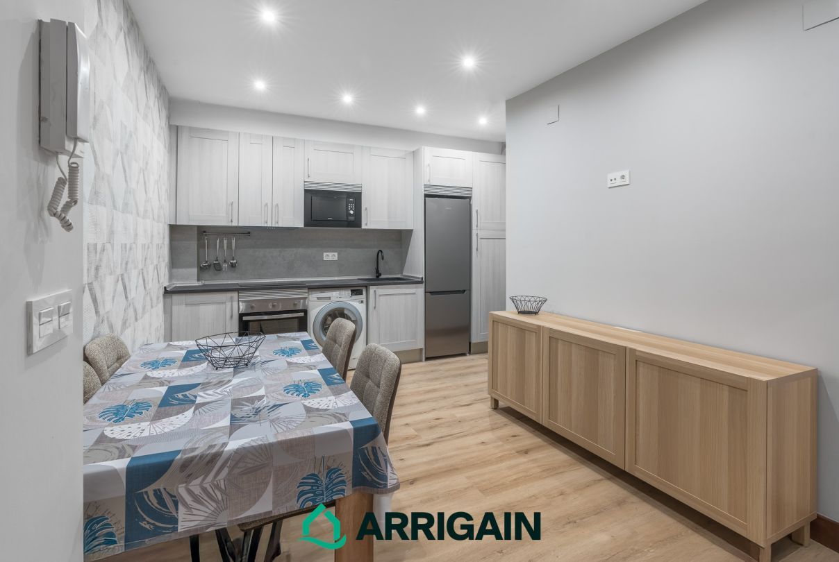 Cuina de Pis en venda en Donostia - San Sebastián  amb Calefacció i Moblat