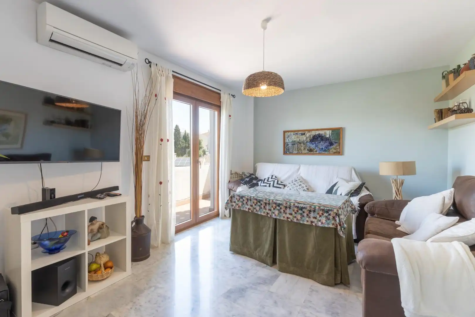 Sala d'estar de Casa o xalet en venda en La Zubia amb Aire condicionat, Calefacció i Piscina comunitària