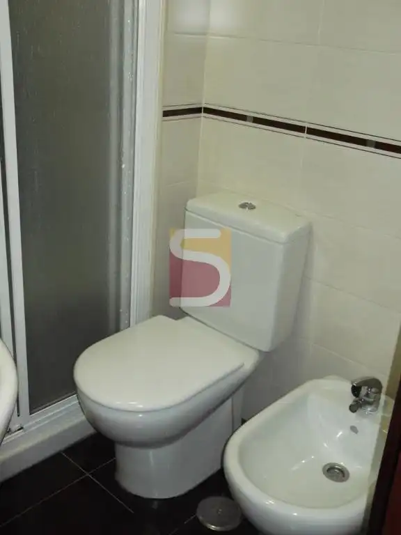 Bany de Apartament en venda en Vigo  amb Calefacció i Parquet