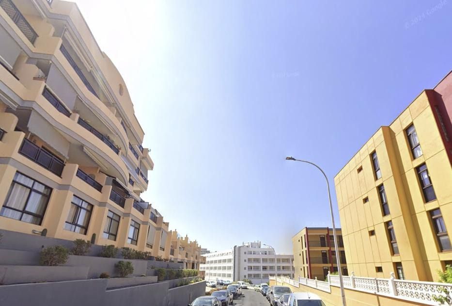 Vista exterior de Piso en venta en Santiago del Teide con Terraza, Balcón y Piscina comunitaria