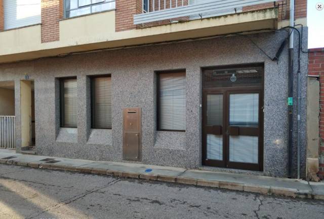 Local comercial en Venta en Calle Serna Bj 24223 Fresno De La Vega en Fresno de la Vega